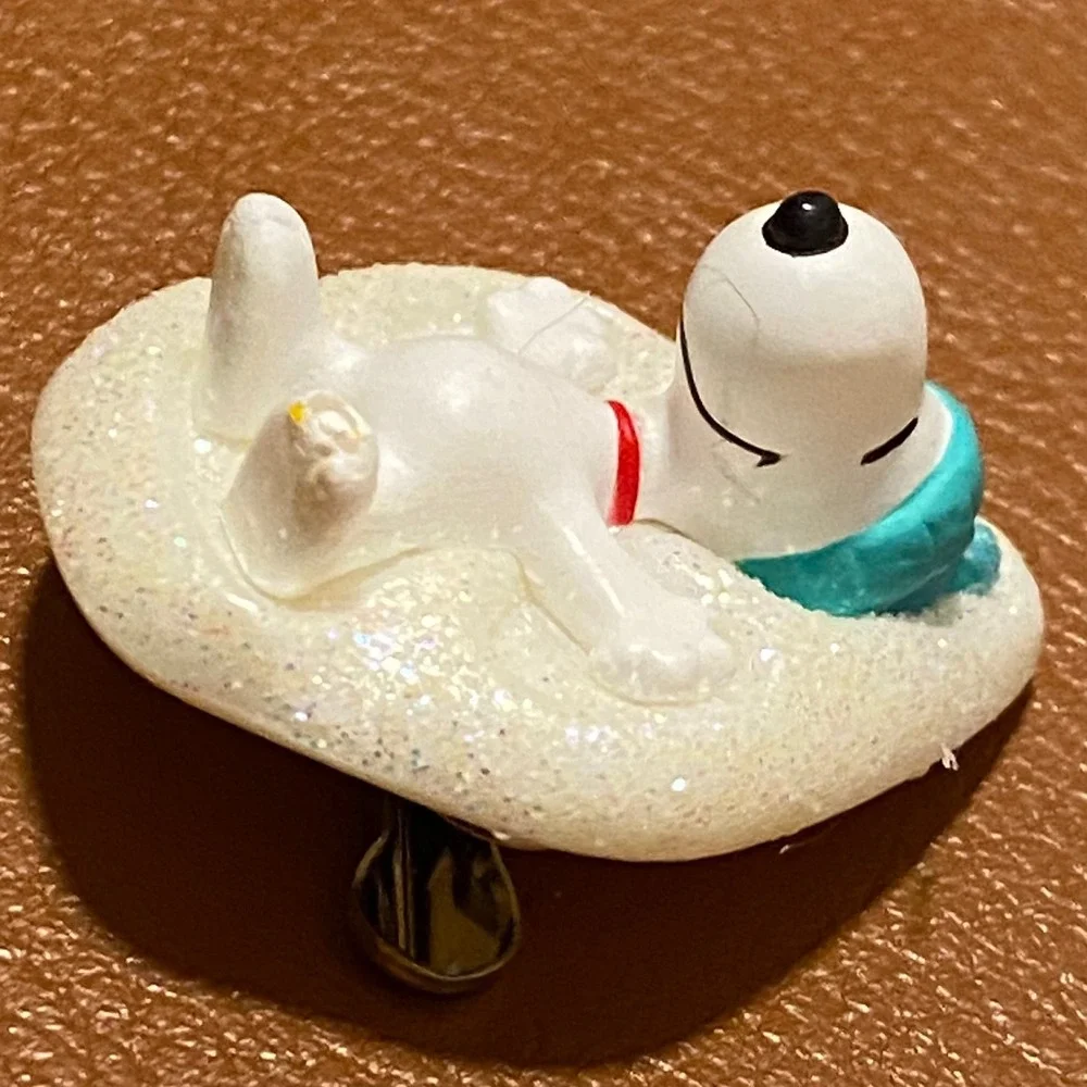 Vintage READ Hallmark Peanuts Winter Fun With Snoopy Miniature Ornament Clip-On